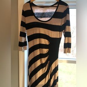 Calvin Klein maxi dress with mid sleeve. Tan and black form fitting. Size 10